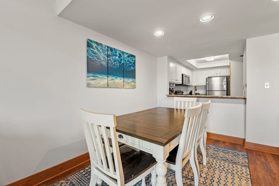 QA3: Sea Mist | Mid Level Dining Area