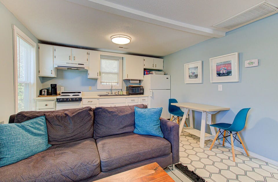 Seaside Cottage B-Main Living Area