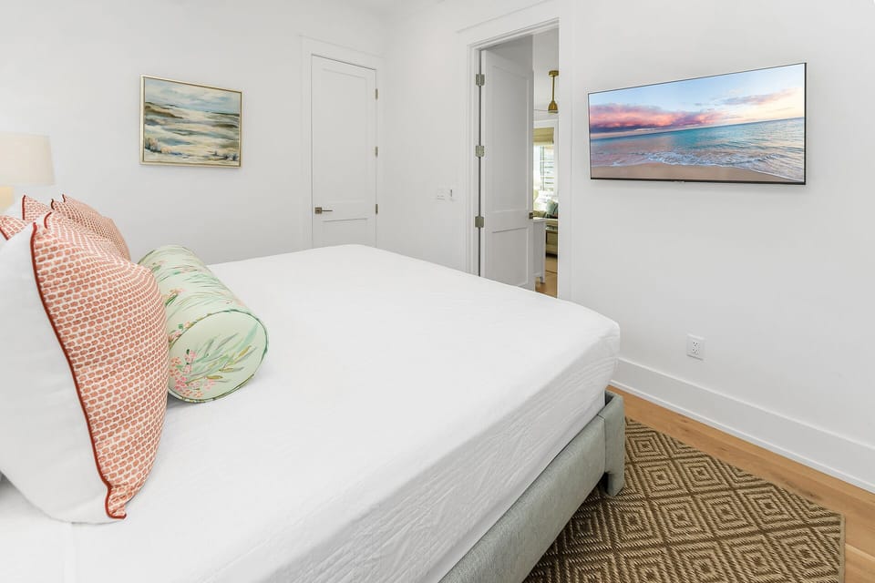 Harp's Haven Carriage House - Rosemary Beach - King Bedroom