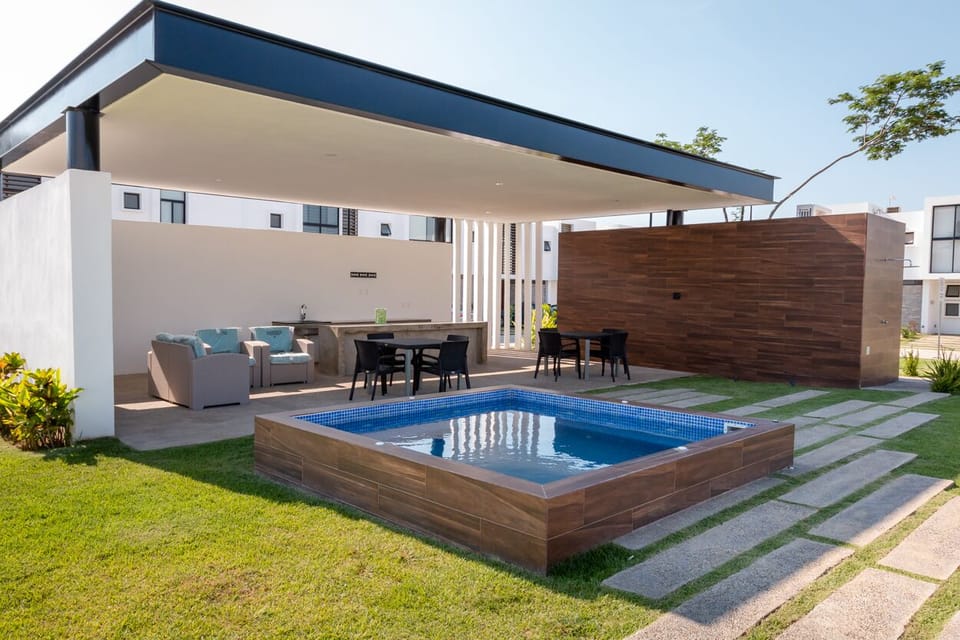 Area de Jacuzzi con regaderas y baños

Jacuzzi with bathrooms and relaxing area