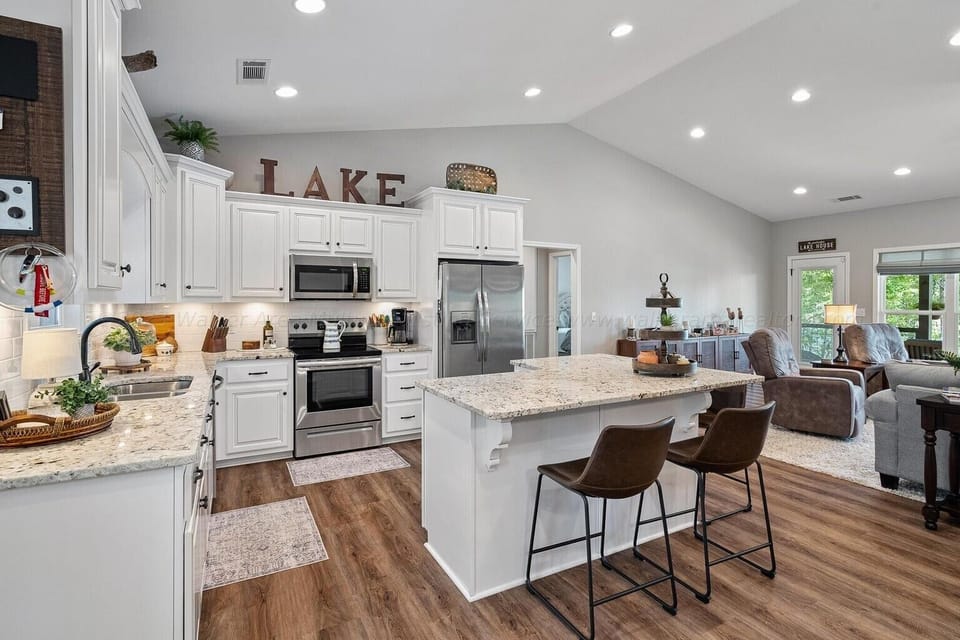 Open style kitchen with all necessary items.