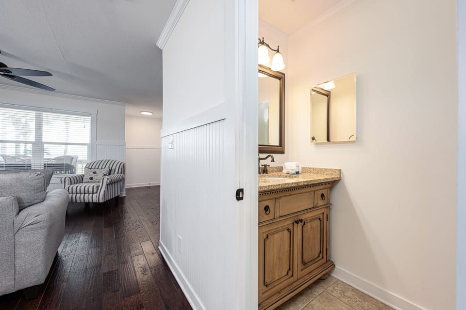 Dining area/entry to half bath