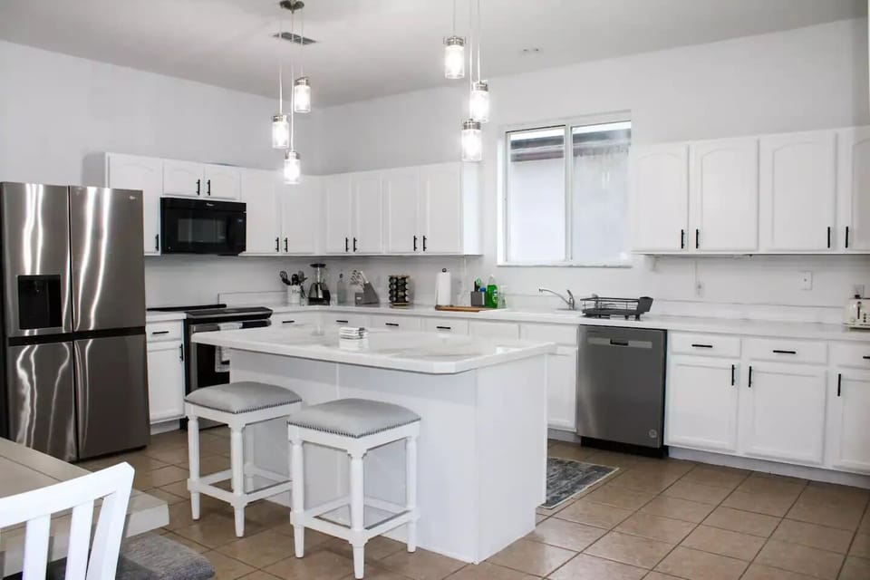 Gourmet Kitchen - with all the basics needed to prepare a meal