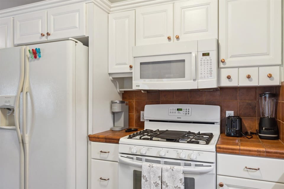 Fully stocked full kitchen with all the amenities