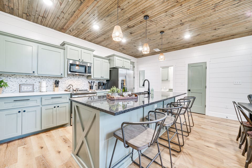 Kitchen | 1st Floor | Trash Bags & Paper Towels