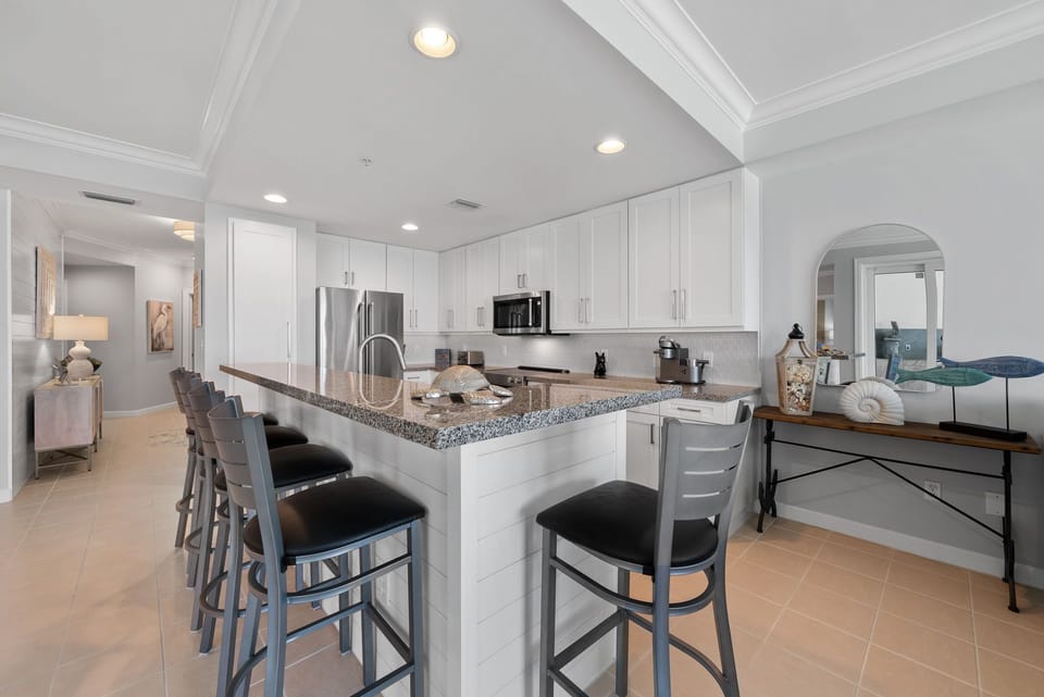 Spacious kitchen with high end appliances and built in under counter ice maker