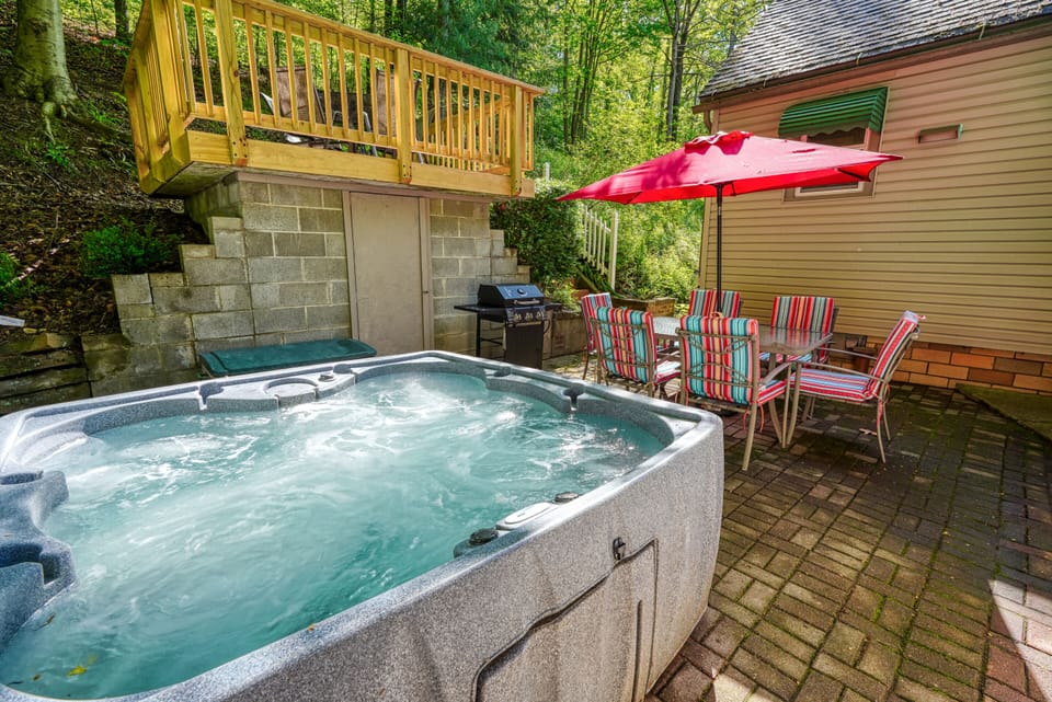 Hot Tub / whirlpool bath (Outdoor)
