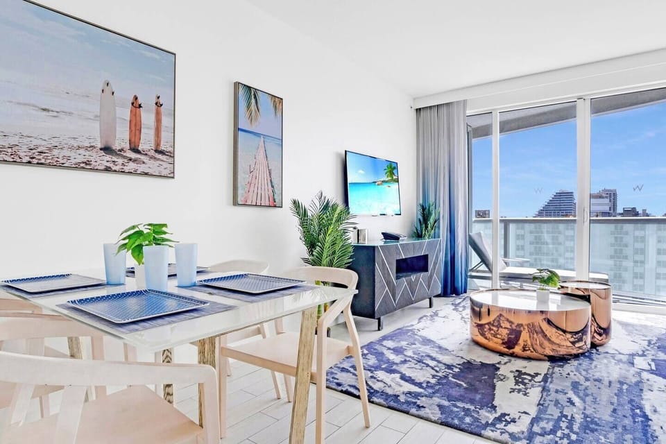 Spacious layout, dining room area and livign room