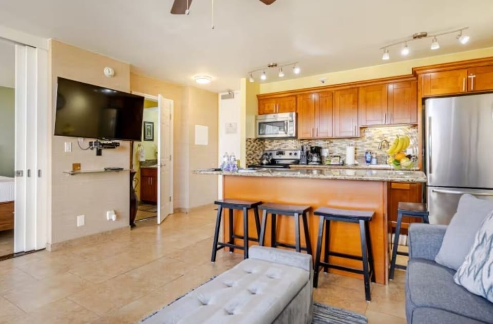 Full Kitchen with Refrigerator, Oven/Stove, Microwave, and Center Island.