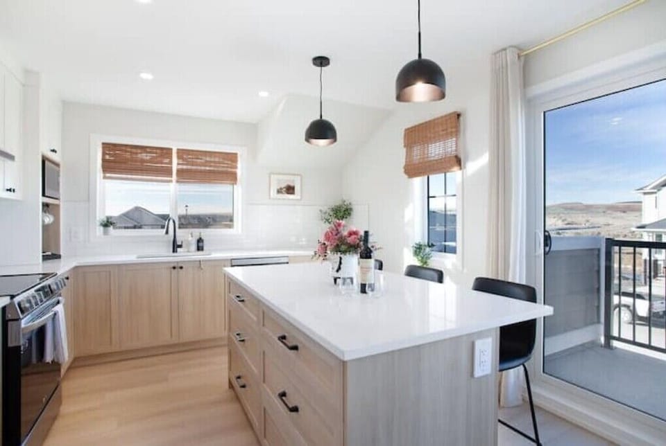 Spacious Kitchen with Dining Island 