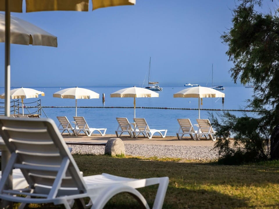 Water, Sky, Plant, Furniture, Umbrella, Azure, Shade, Outdoor Furniture, Beach, Leisure