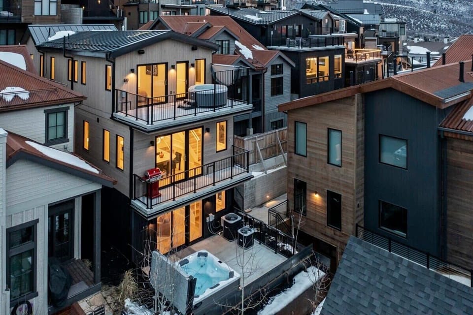 Your Kings Crown home with 2 hot tubs!