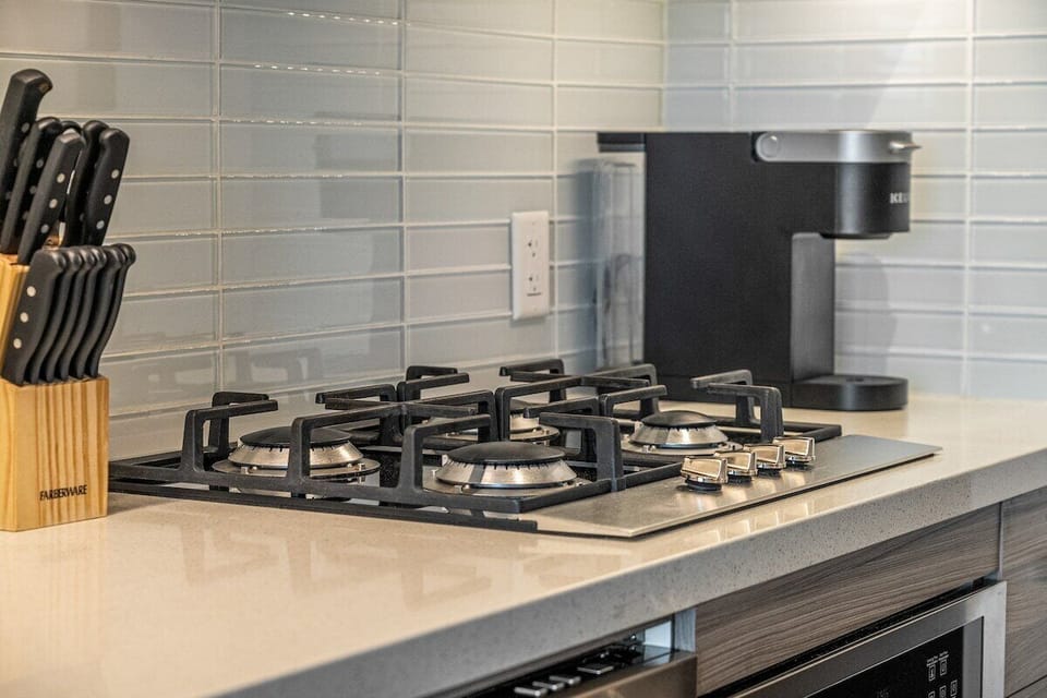 Kitchen with everything you need to make meals from the comfort of home. 
