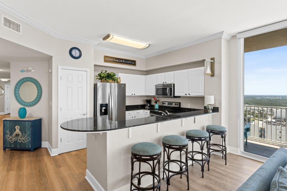 Kitchen with Breakfast Bar