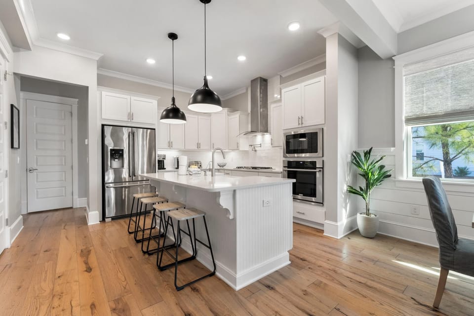 Kitchen with Breakfast Bar