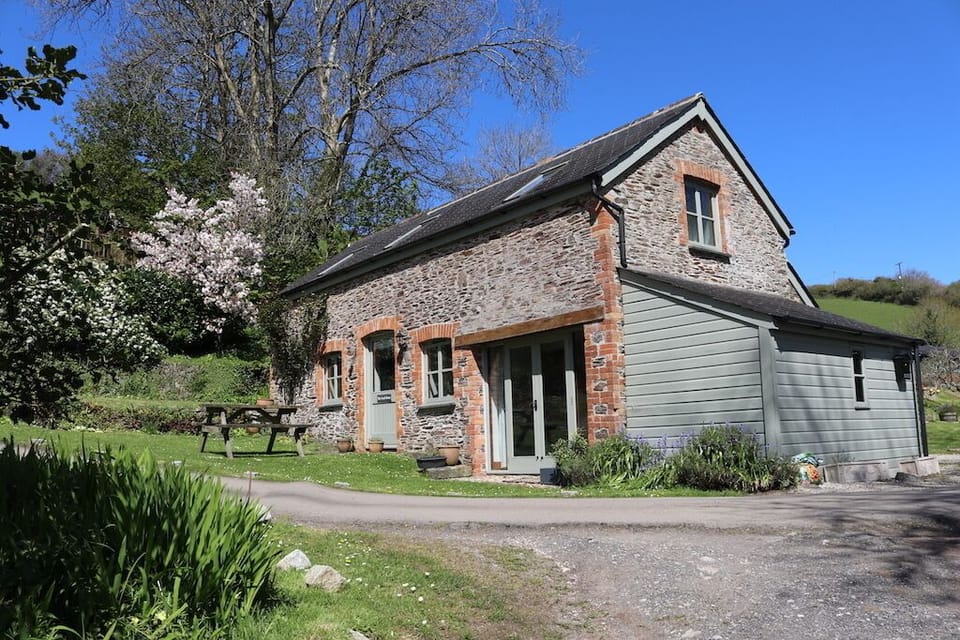 Coach House front and garden