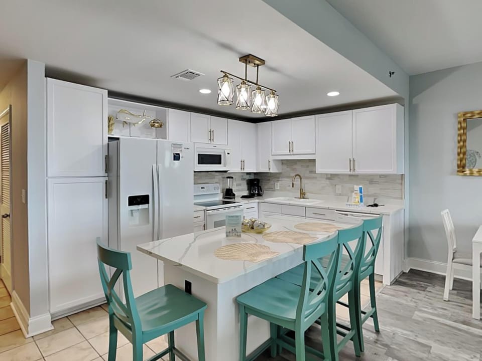 Kitchen - Breakfast Bar Seats Four