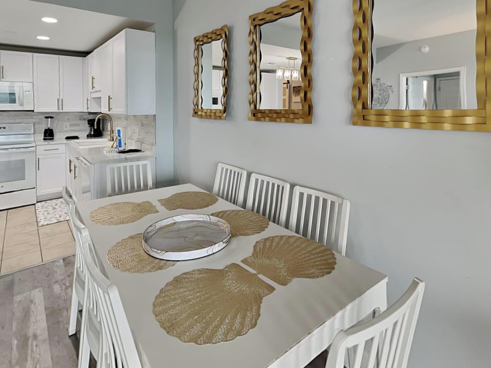 Dining Area - Seating for Eight