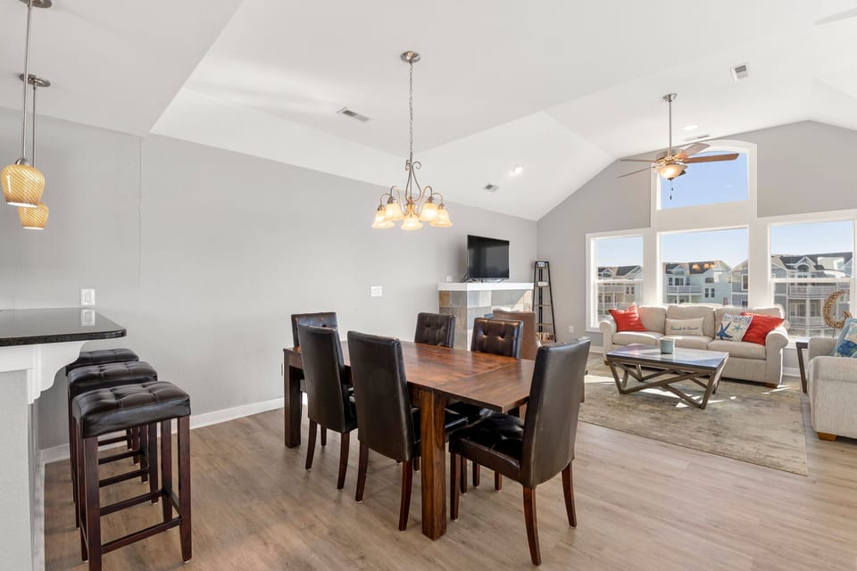 CB40: Green Sea Turtle | Top Level Dining Area