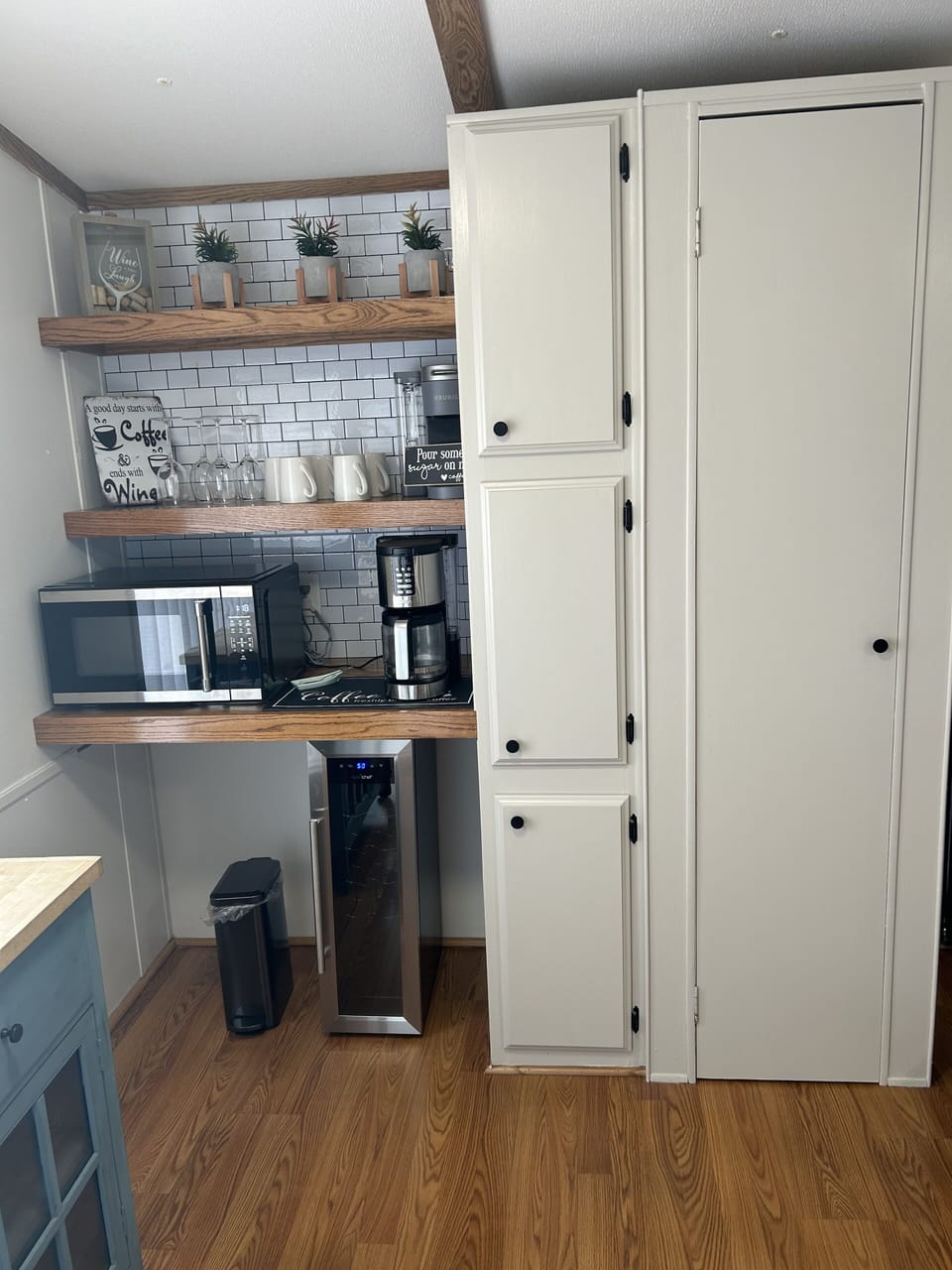 Coffee & wine nook
