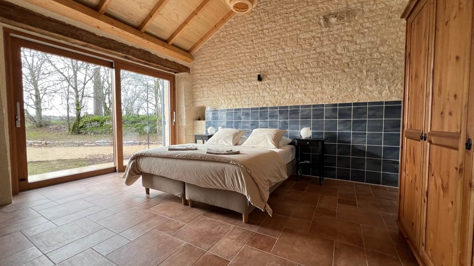 master bedroom en-suite