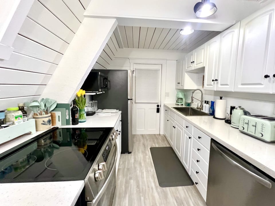 Kitchen and appliances