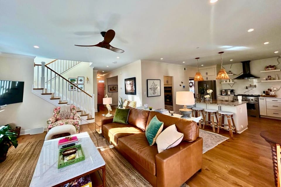 The open floor plan is ideal for fostering connections and making memories. 