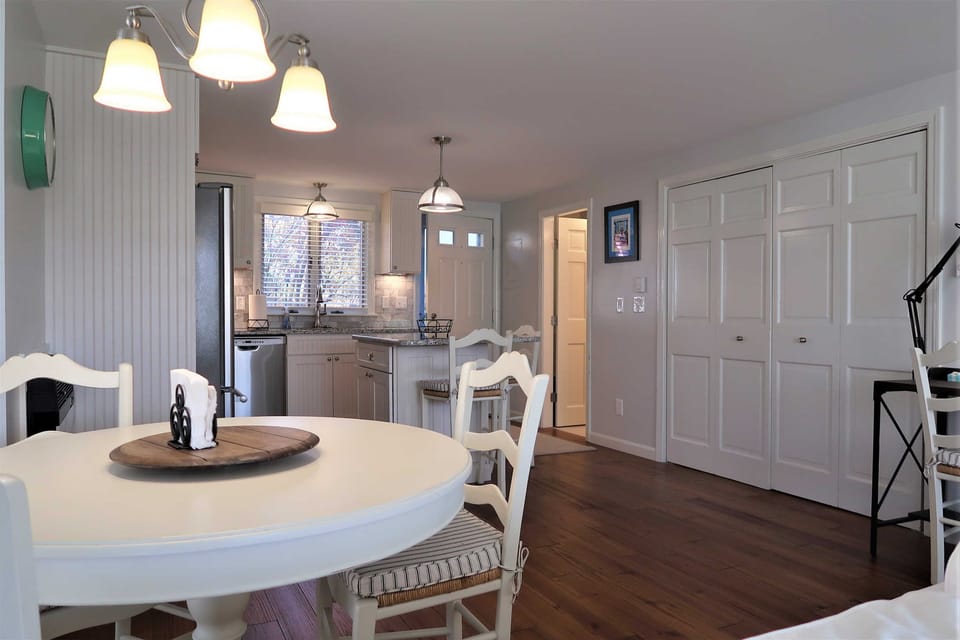 Dining area off kitchen