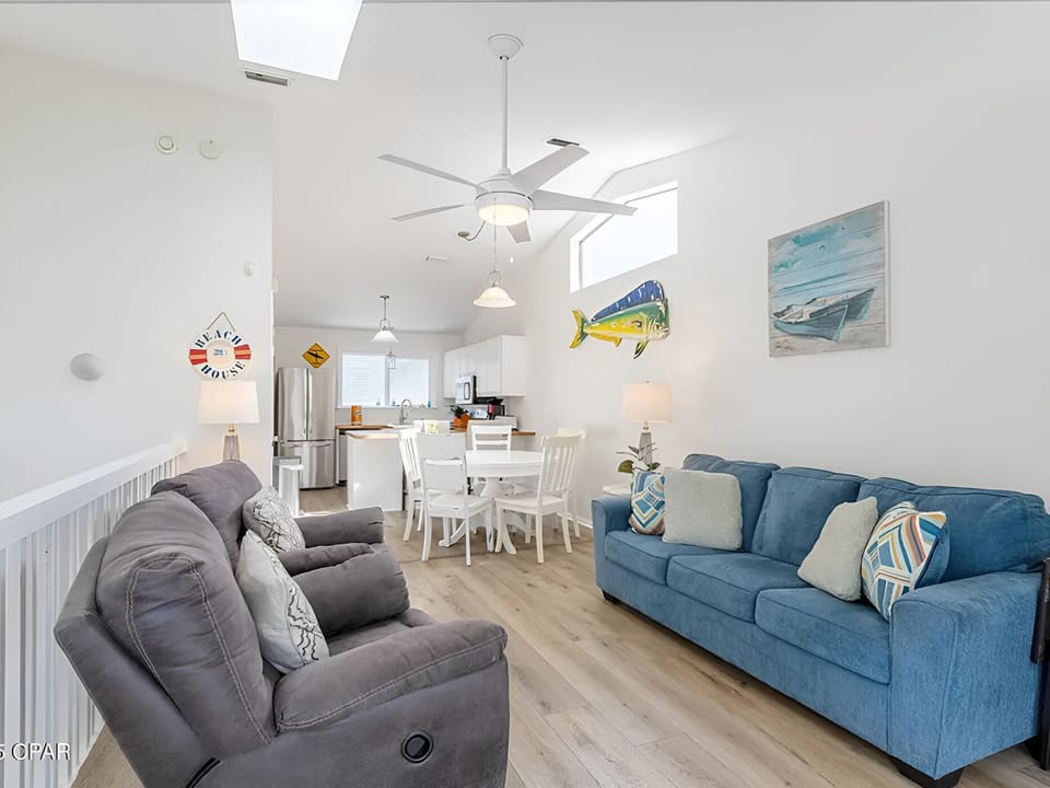 Open Kitchen, Dining, and Living Room to enjoy the family while on vacation!