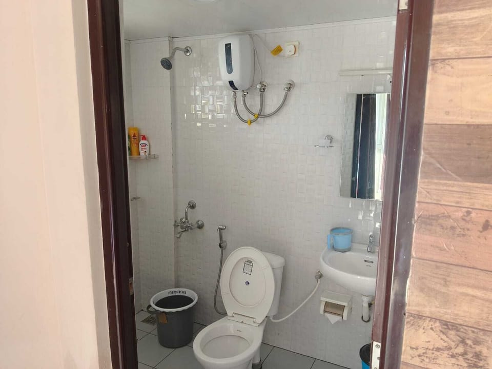 toilet 1 having water heater