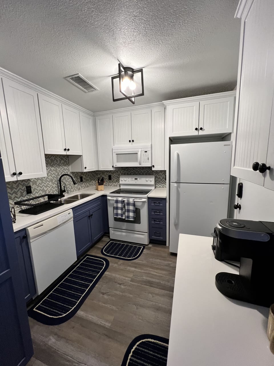 Full kitchen