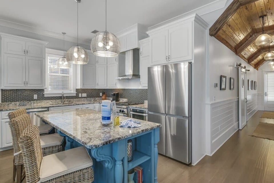 Granite Counter-tops &amp; Custom Cabinetry
