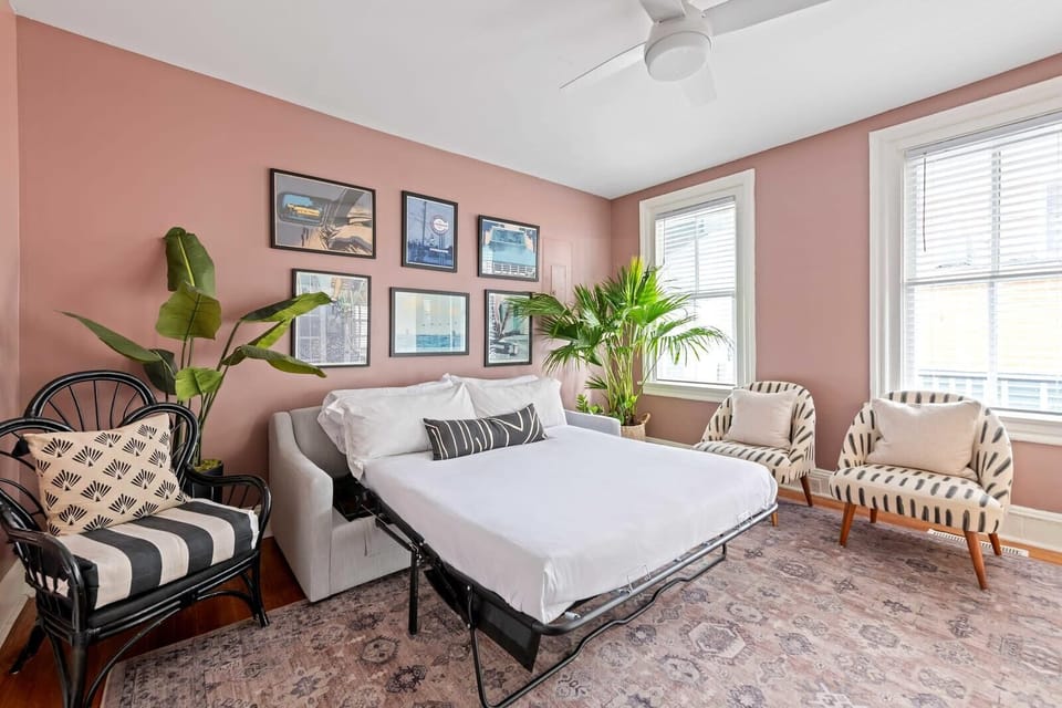 Professionally designed living room space w/ pullout sofa
