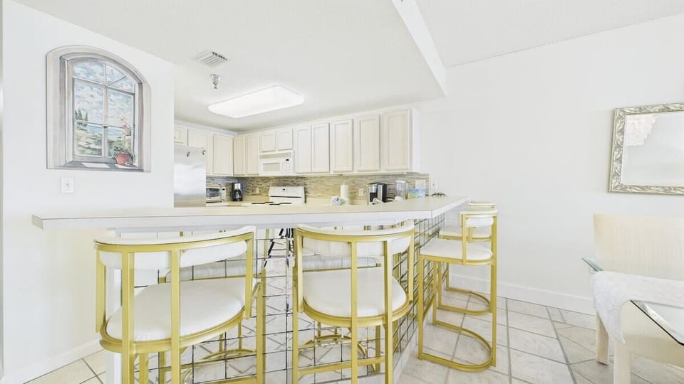 Breakfast bar on kitchen counter