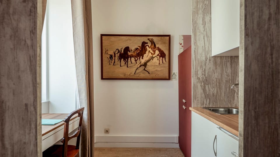 Some classic decoration, bright colors and attention to detail that compose this amazing apartment #decor #lisboa #pt #portugal