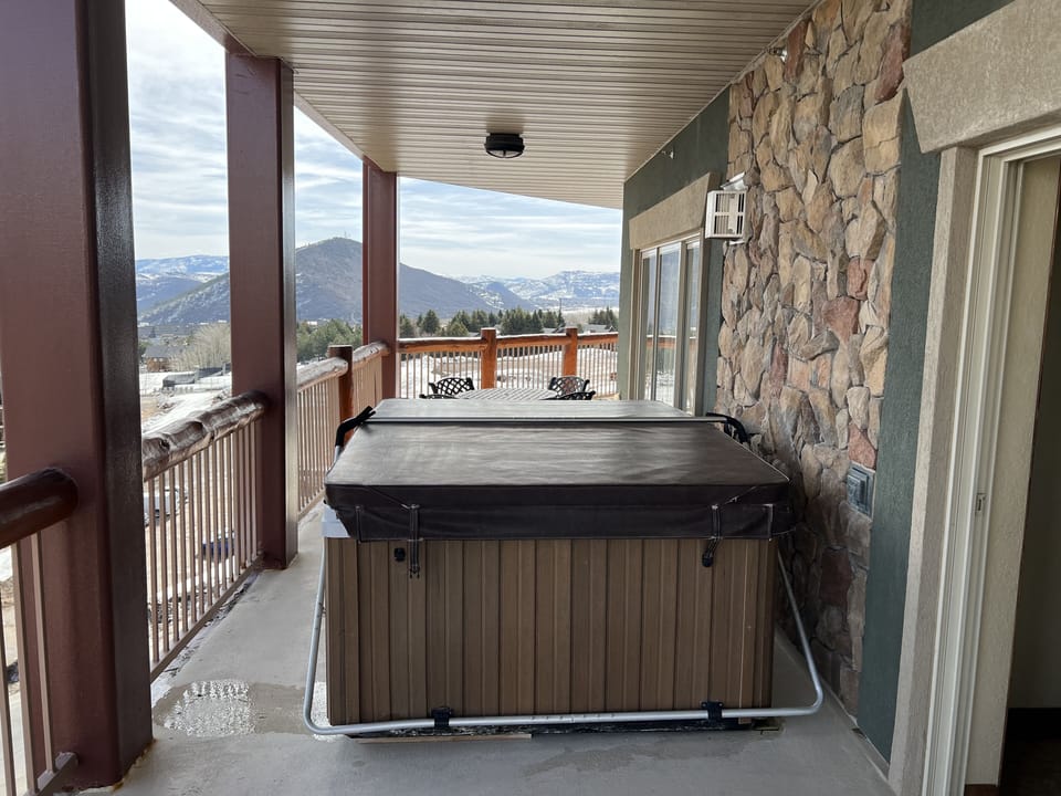 Indoor spa tub