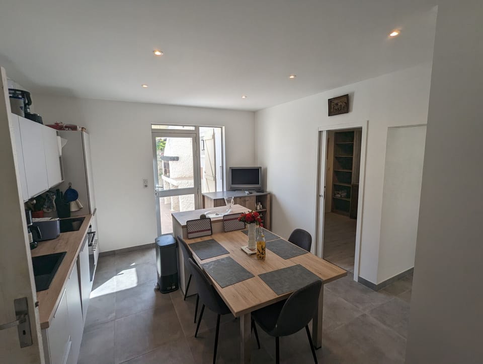 Fully equipped kitchen and dining area for more comfort