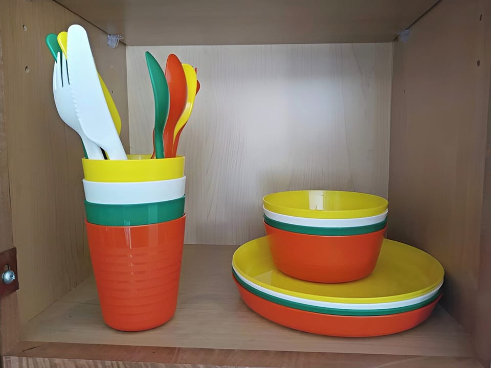 And there's a full set of baby plates, glasses, and cutlery. Please do not put these in the microwave!
