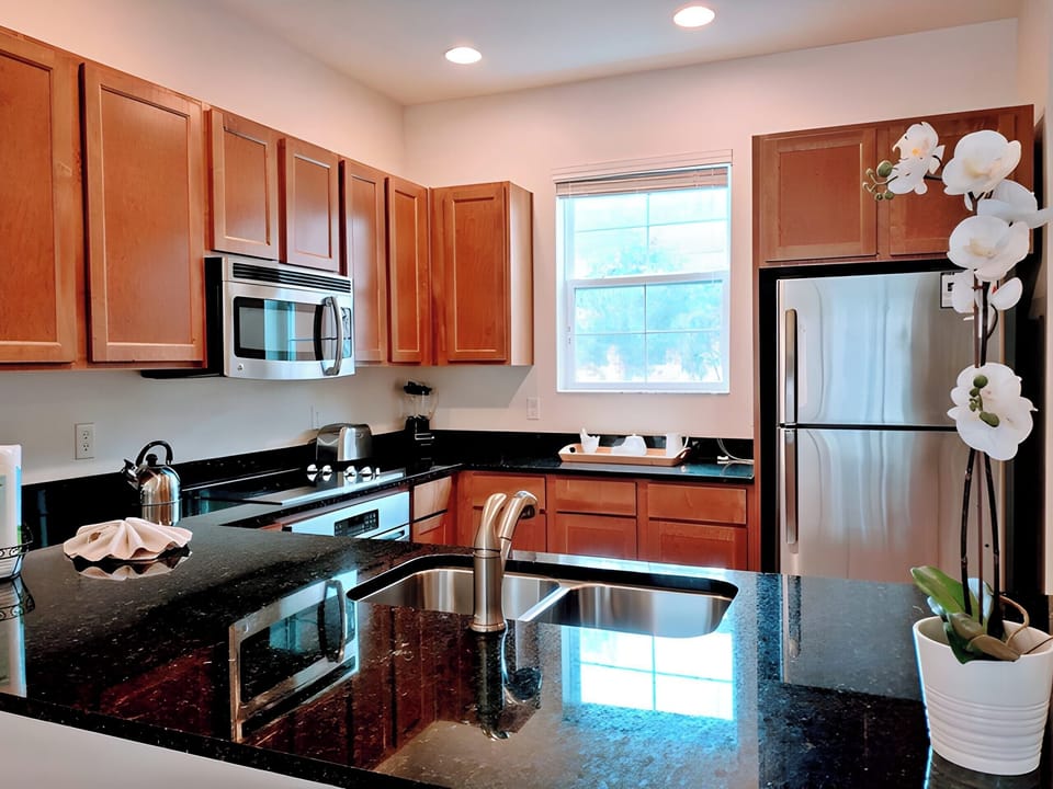 Granite countertops, stainless steel appliances