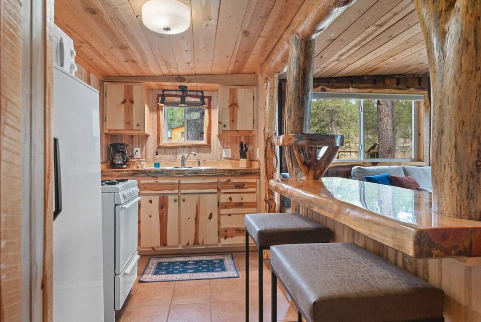 Our fully-stocked kitchen has everything you need!
