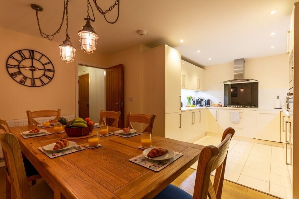 Dining room  / Kitchen
