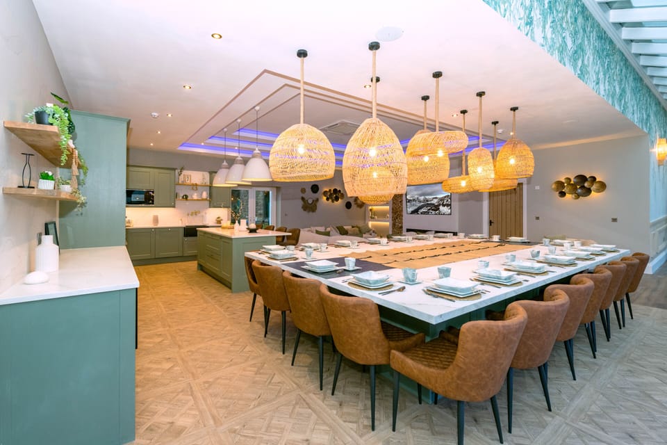 Luxurious and spacious dining area that seats 20, kitchen and lounge.