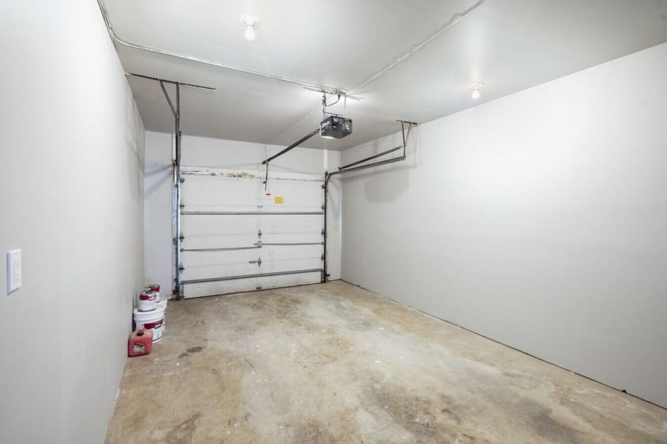 One-Car Garage