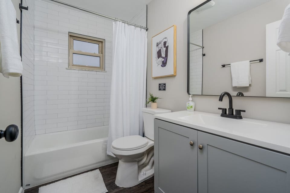 Full Bathroom