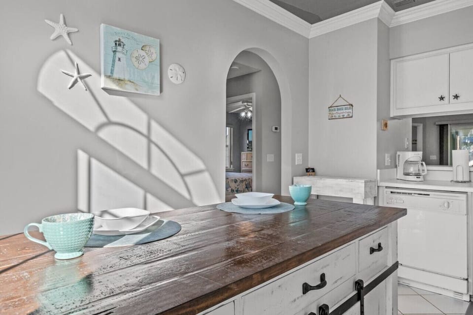 Bright, clean kitchen with gorgeous natural light & eat-in island