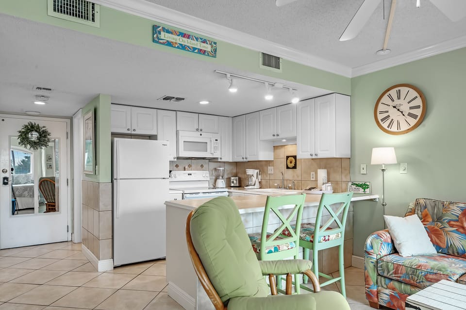 Kitchen and Bar for Dining