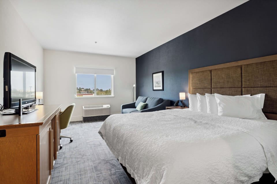 Unit with 1 King bed. Exact unit will be assigned upon arrival. Views, colors, and decor may vary.