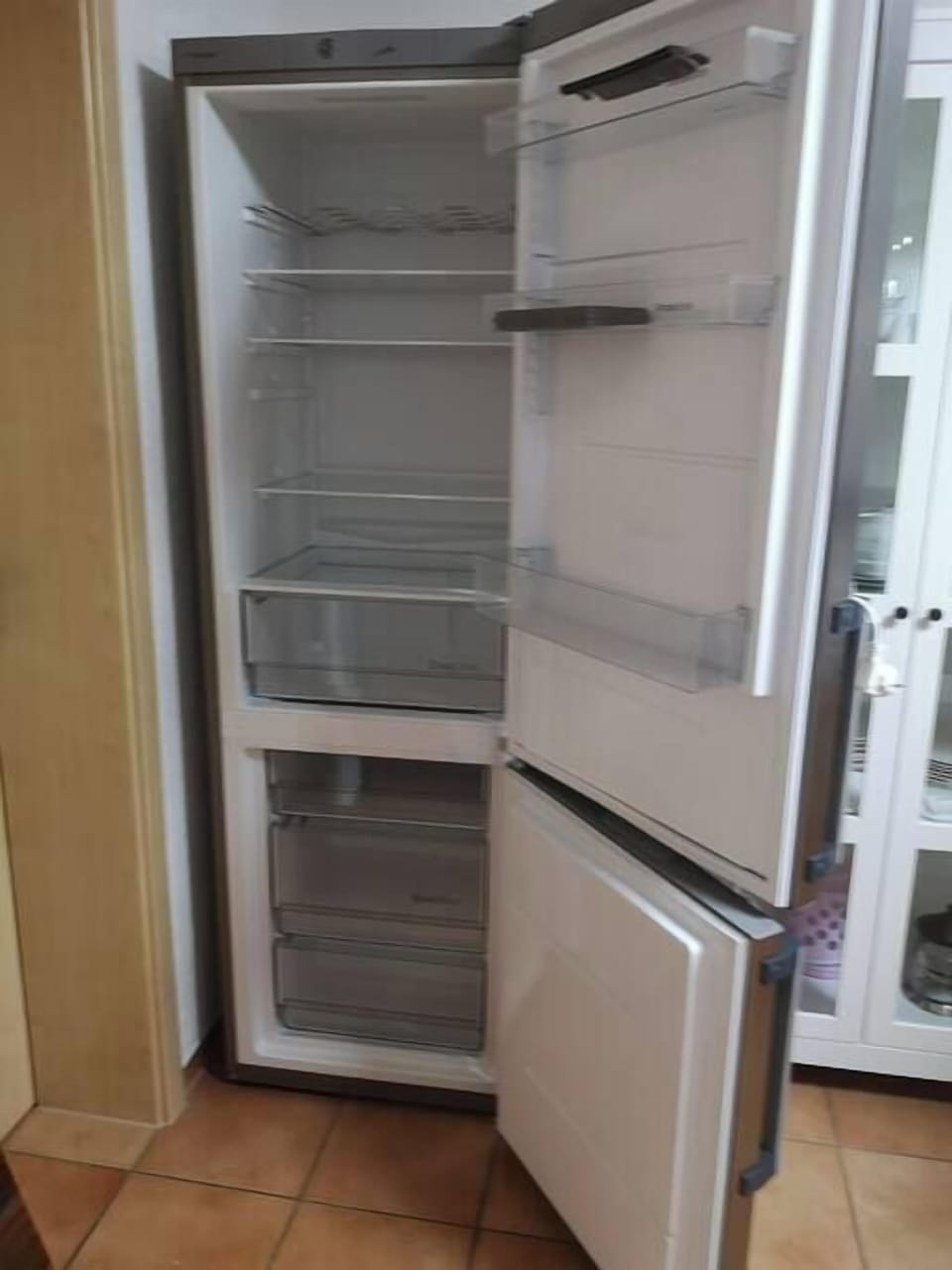 Grosser Kühl/Gefrierschrank