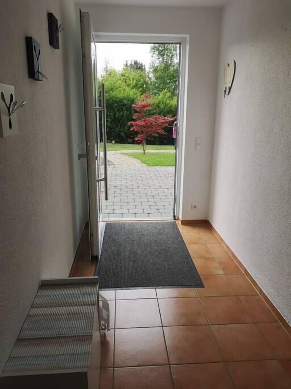 Flur mir Blick ins Grüne