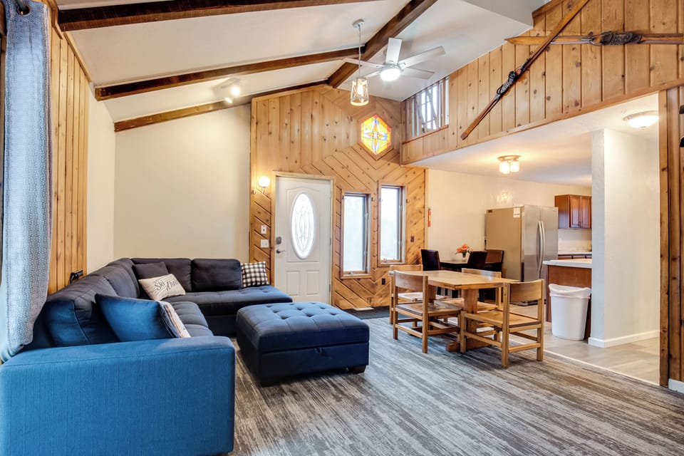 Living Room | Flat-Screen TV | Free WiFi